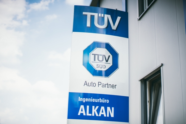 Foto vom Logo der Unfallgutachter des Ingenieurbüro Alkans, welches gutachten für kfz und alle anderen Fahrzeugtypen in rund um mülheim erstellt